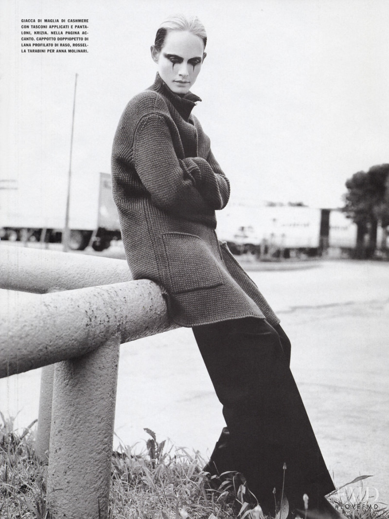 Amber Valletta featured in Pure and Simple..., September 2002