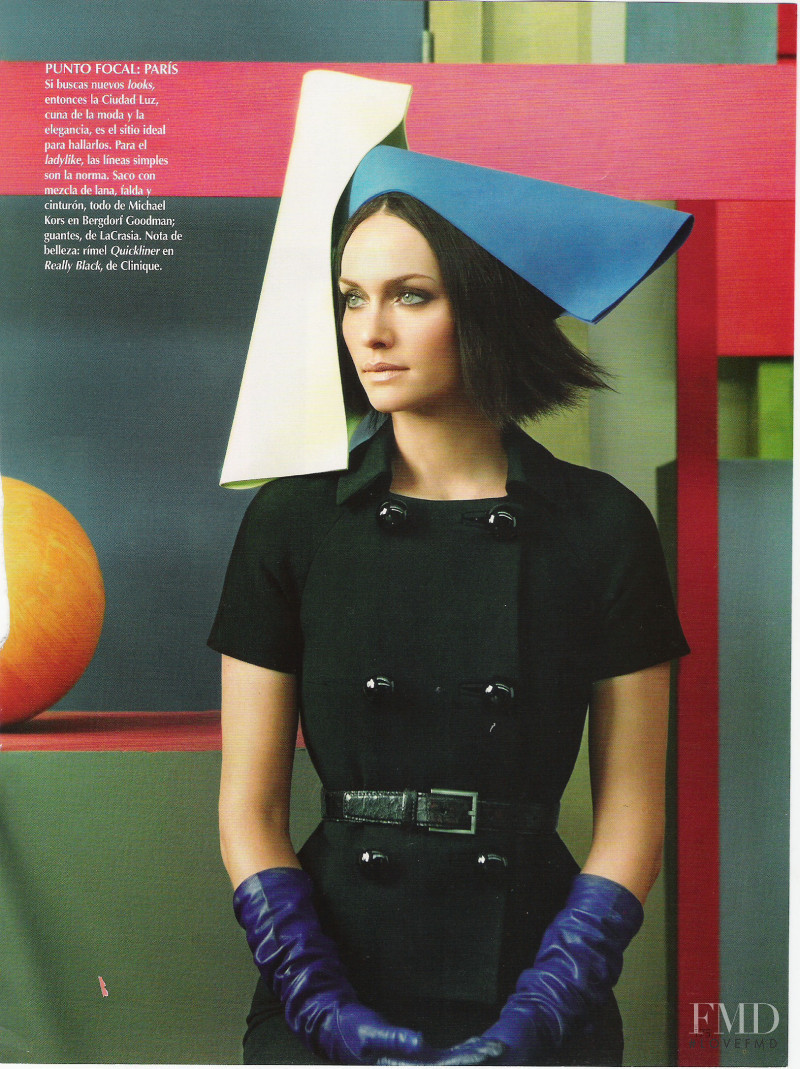 Amber Valletta featured in Juegos de Formas, August 2007