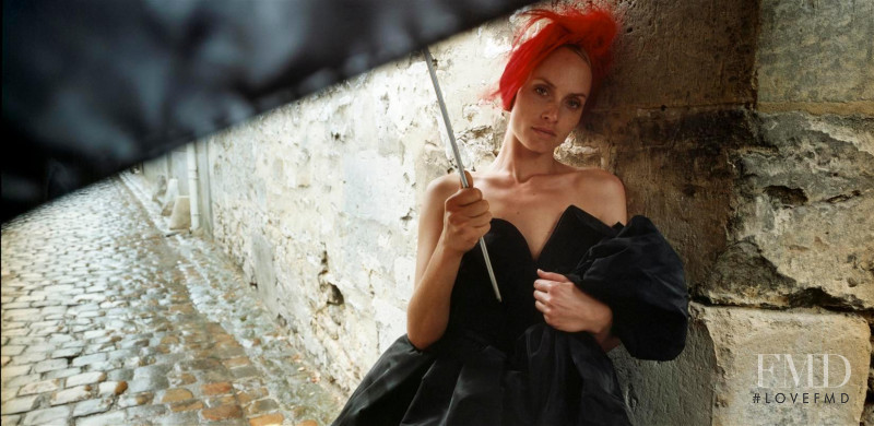 Amber Valletta featured in Teatro, September 2001