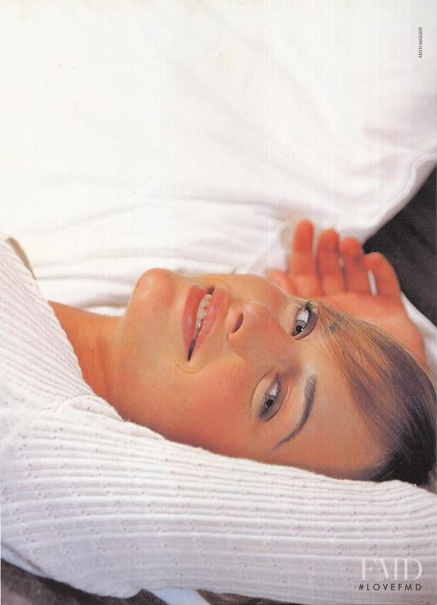 Amber Valletta featured in Elle Te Quiere Natural, October 1992