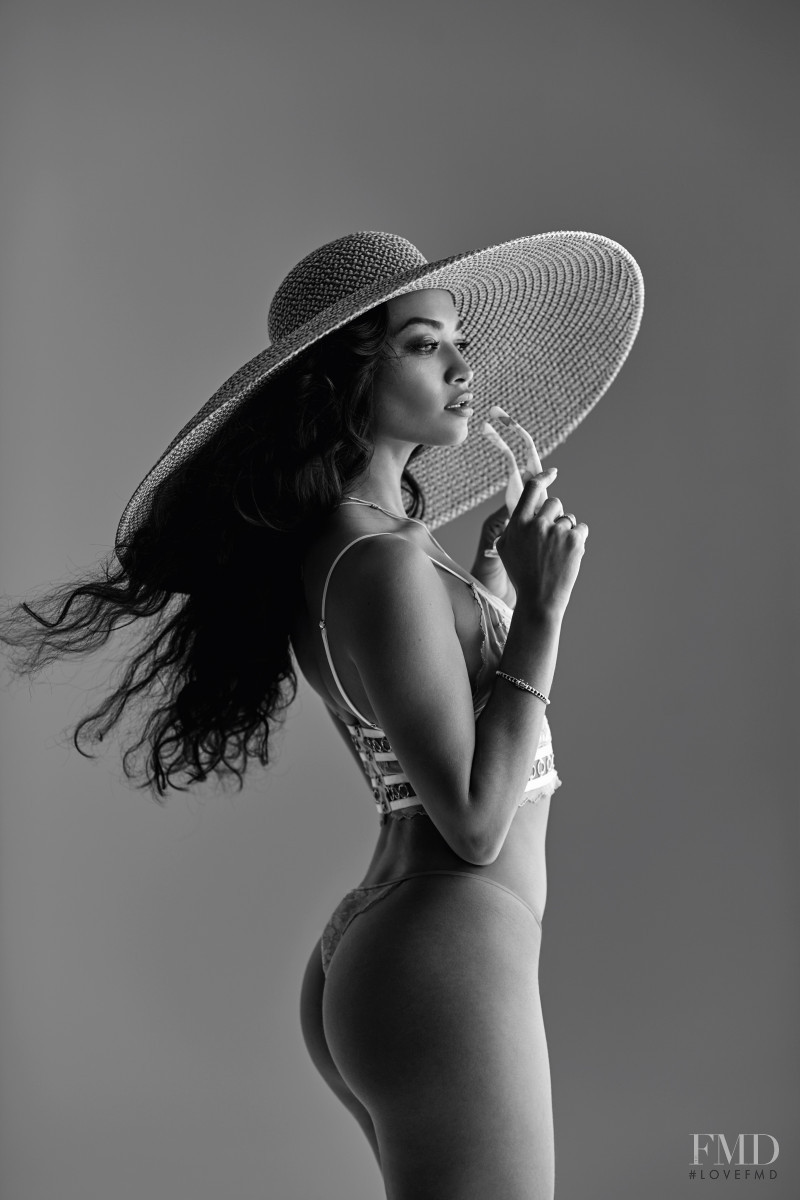 Shanina Shaik featured in Shanina Shaik, May 2019