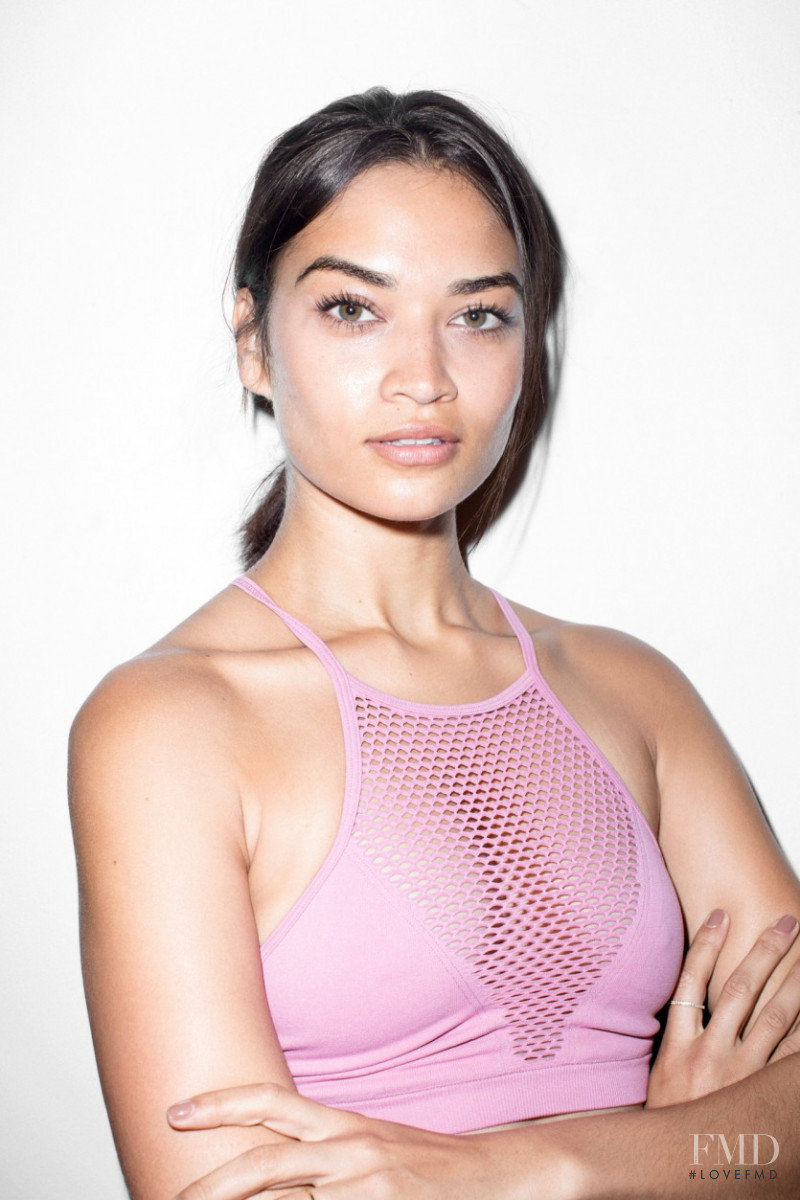 Shanina Shaik featured in Shanina Shaik Does 100 Sti-Ups Every Day, July 2017