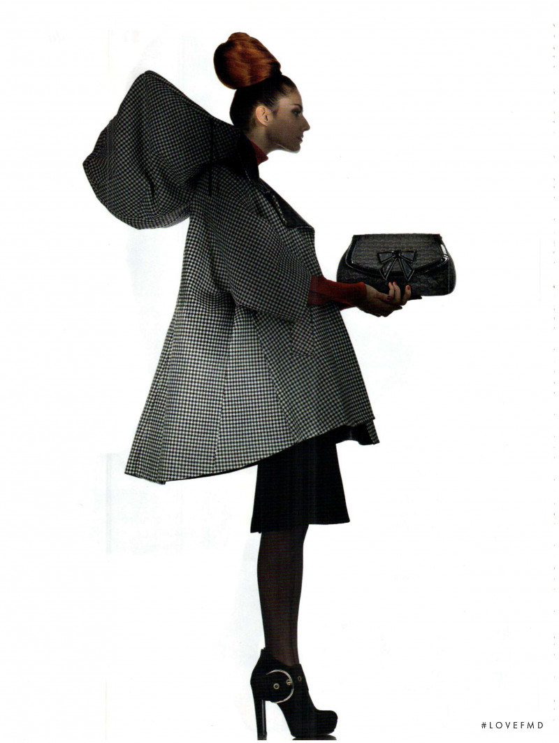 Iliana Papageorgiou featured in Contro Luce, September 2011