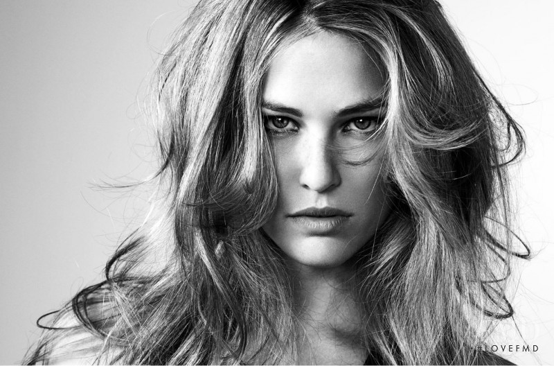 Bar Refaeli featured in Naturalmente Bar, May 2009