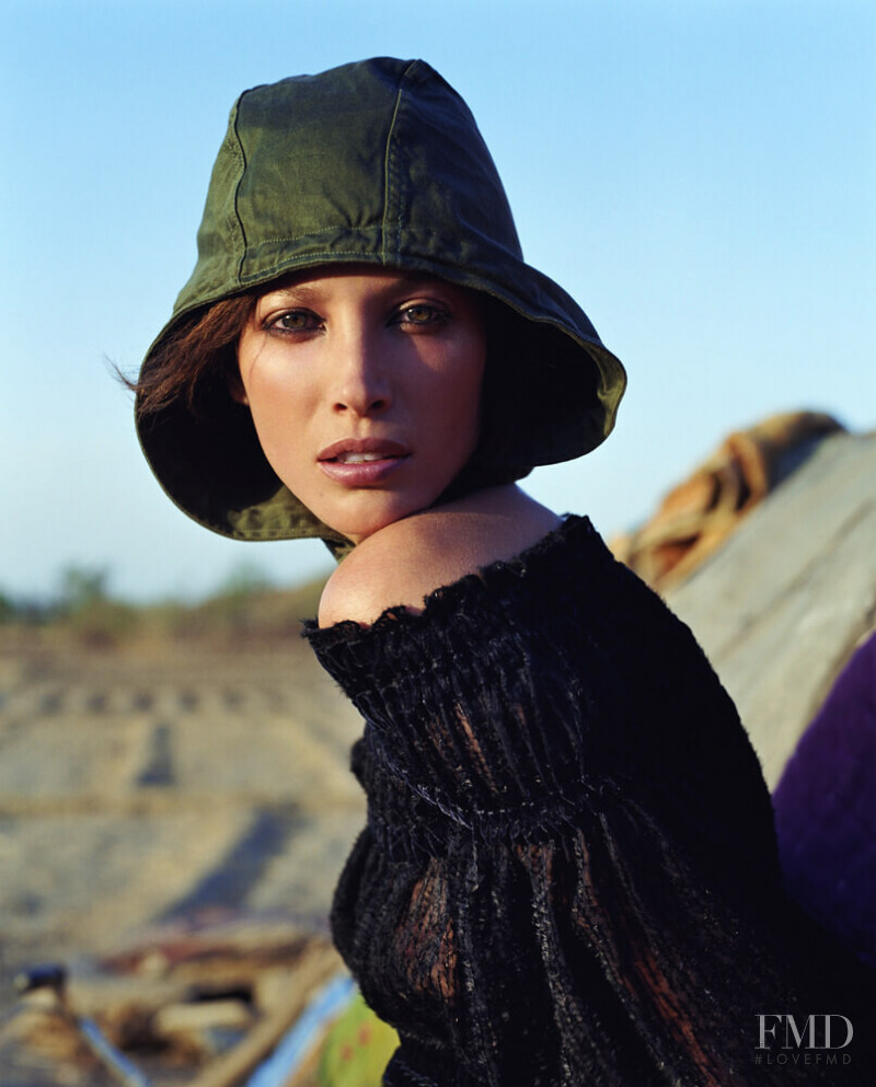 Christy Turlington featured in Bohème attitude, August 2001