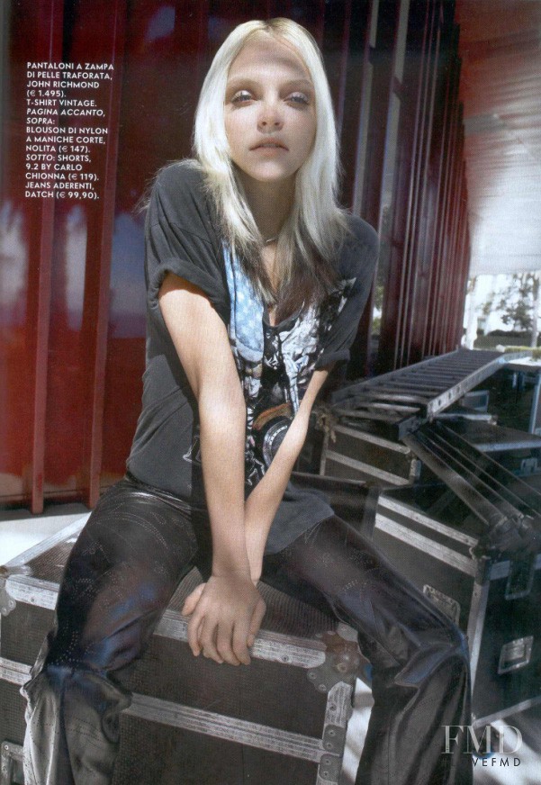 Britni Stanwood featured in Rockin\' Denim, April 2009