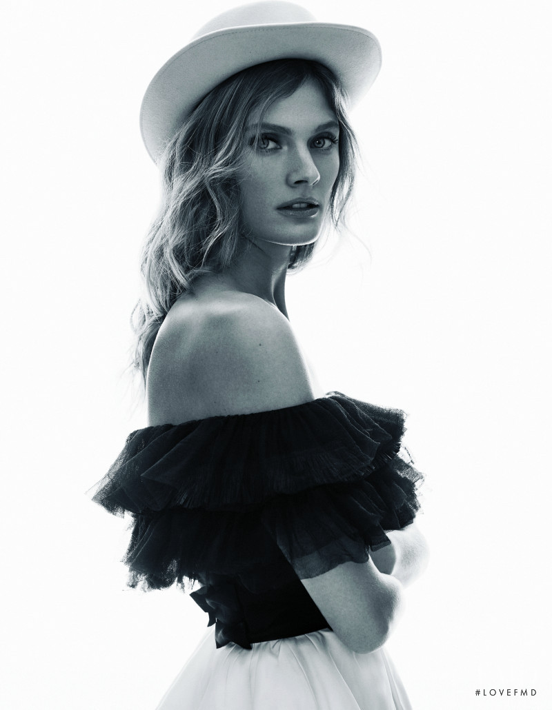 Constance Jablonski featured in Lo chic al top, June 2020