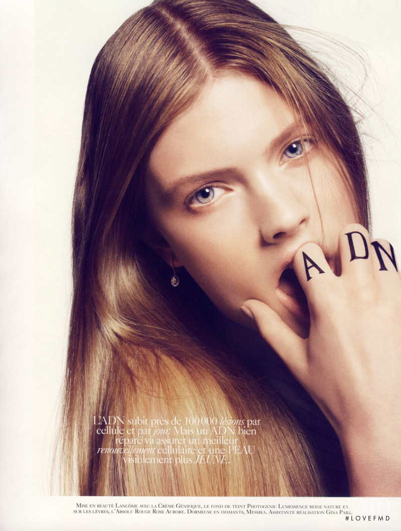 Constance Jablonski featured in Beauté: Bienvenue à Gattaca, October 2009