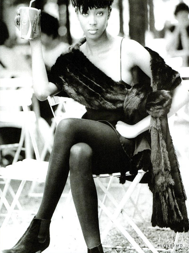 Naomi Campbell featured in Frange Stole Cappe Fantasiosamente, November 1989