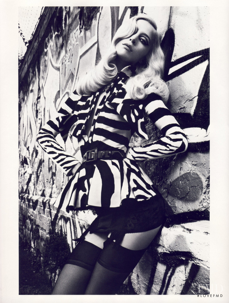 Raquel Zimmermann featured in Graffi-Couture, November 2009
