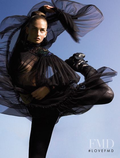 Suzanne Diaz featured in Minerale, September 2006