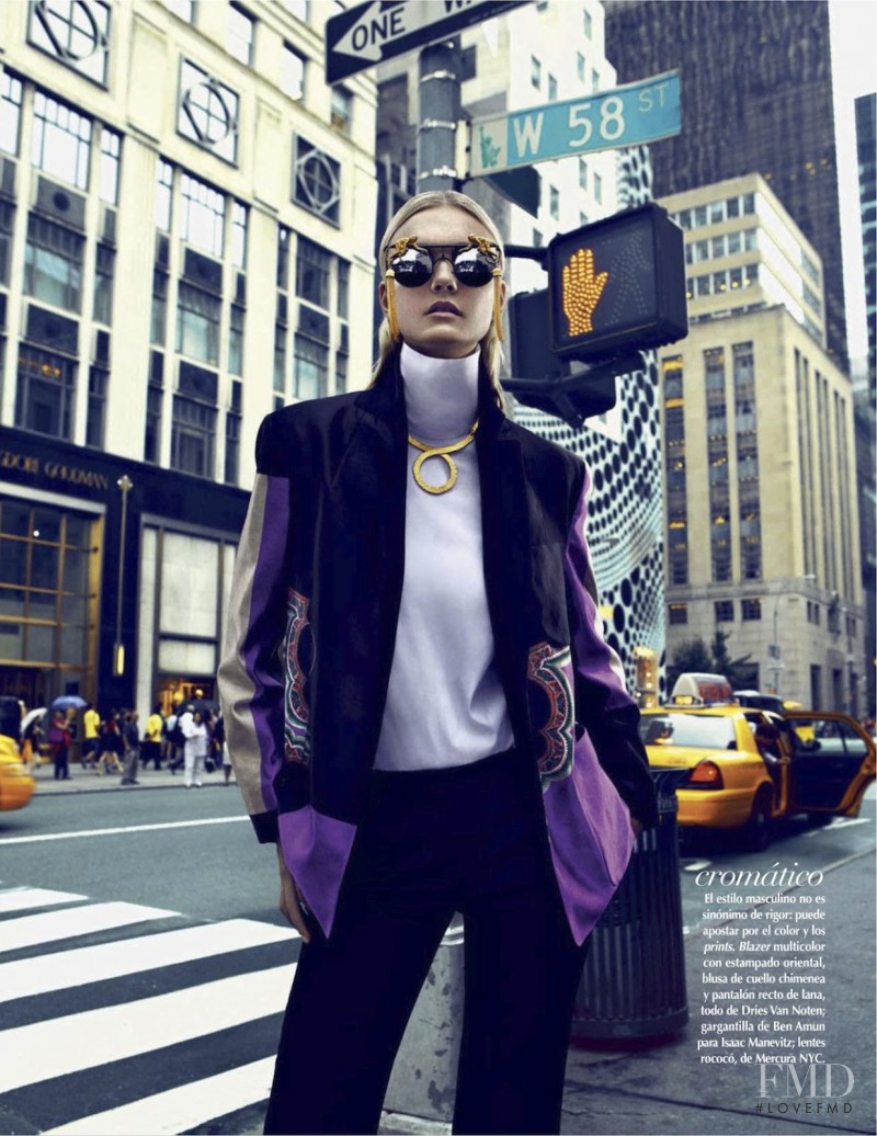 Caroline Trentini featured in Altos Vuelos, February 2013