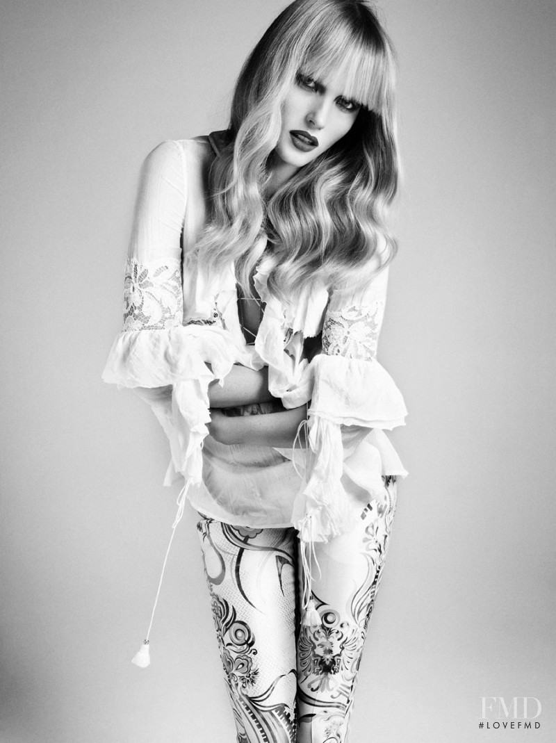 Anne Vyalitsyna featured in Veinte Diosas, March 2011