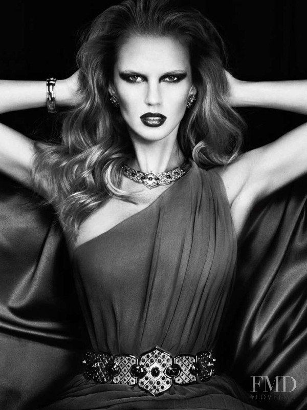 Anne Vyalitsyna featured in Veinte Diosas, March 2011