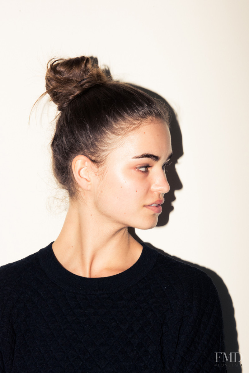 Robin Holzken featured in BEAUTY HOW-TO: THE ULTIMATE GUIDE TO STROBING, December 2015
