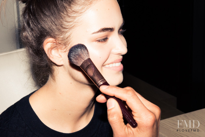 Robin Holzken featured in BEAUTY HOW-TO: THE ULTIMATE GUIDE TO STROBING, December 2015