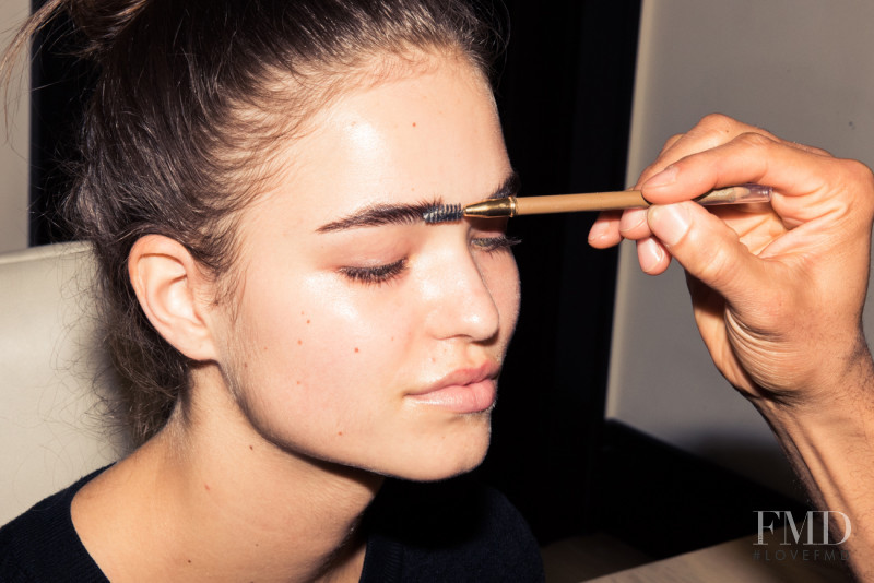 Robin Holzken featured in BEAUTY HOW-TO: THE ULTIMATE GUIDE TO STROBING, December 2015