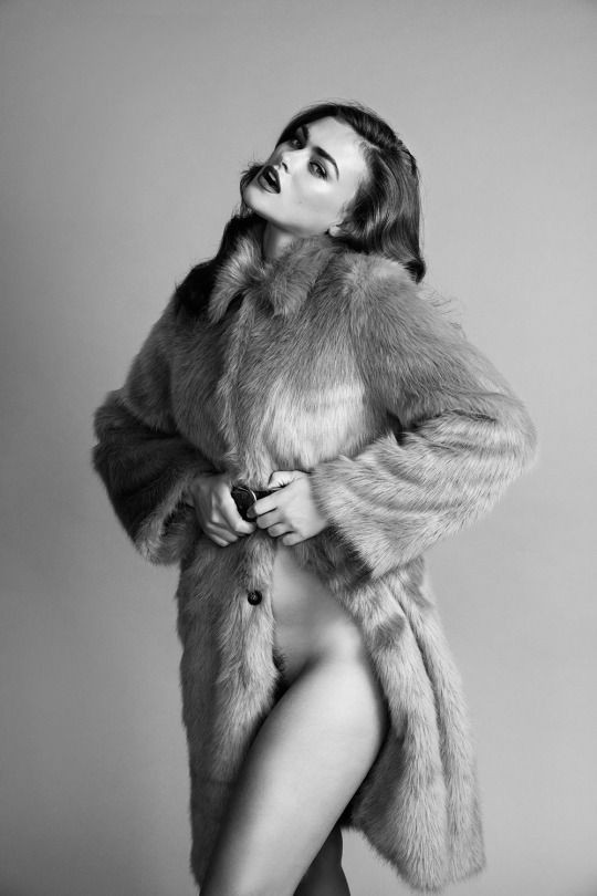 Myla Dalbesio featured in Hei Tir, September 2015