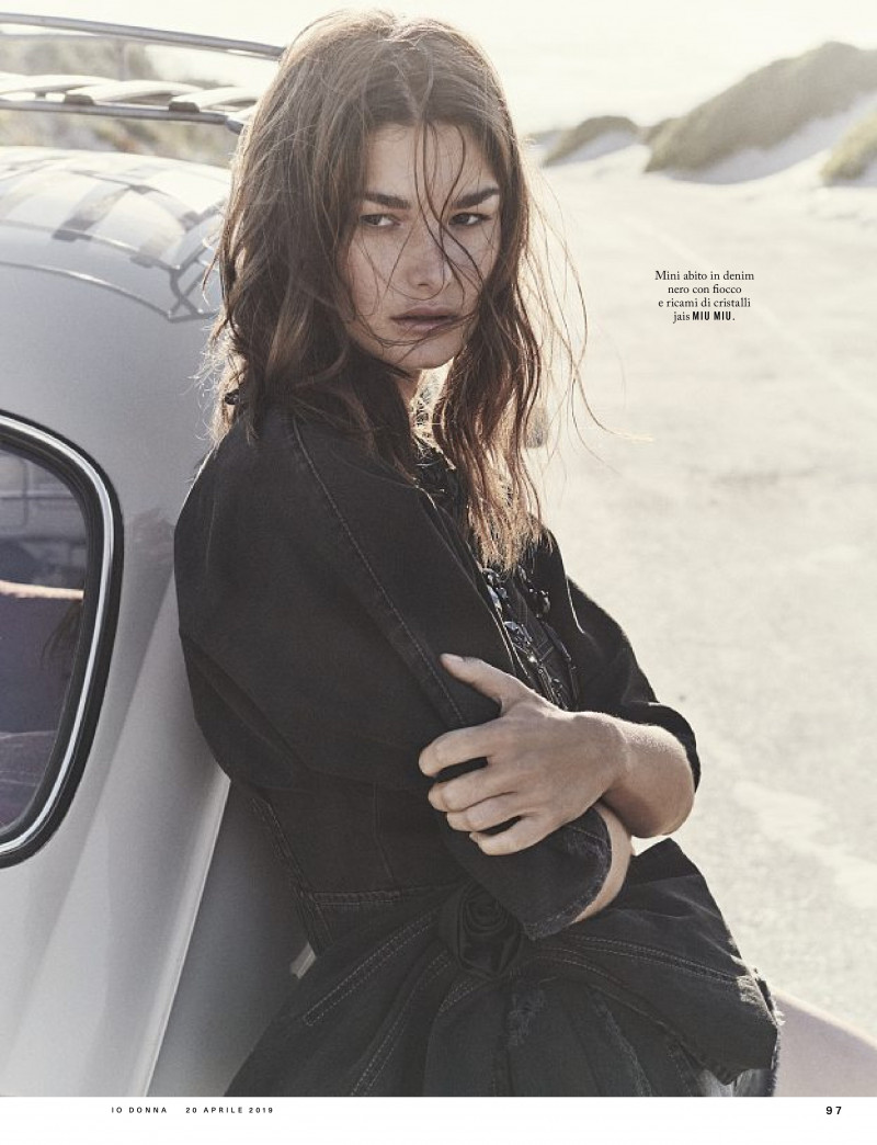 Ophélie Guillermand featured in Sabbia rovente, April 2019