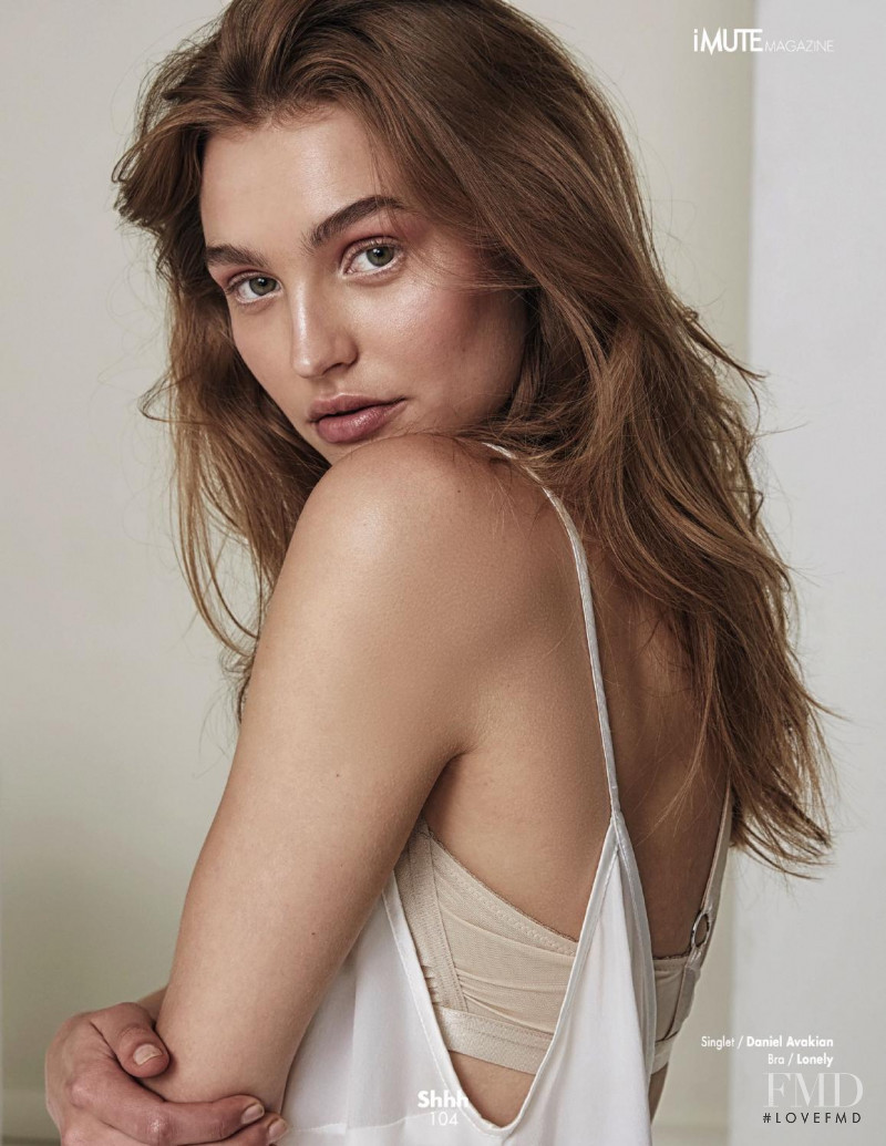 Roosmarijn de Kok featured in Clean Embrace, September 2015