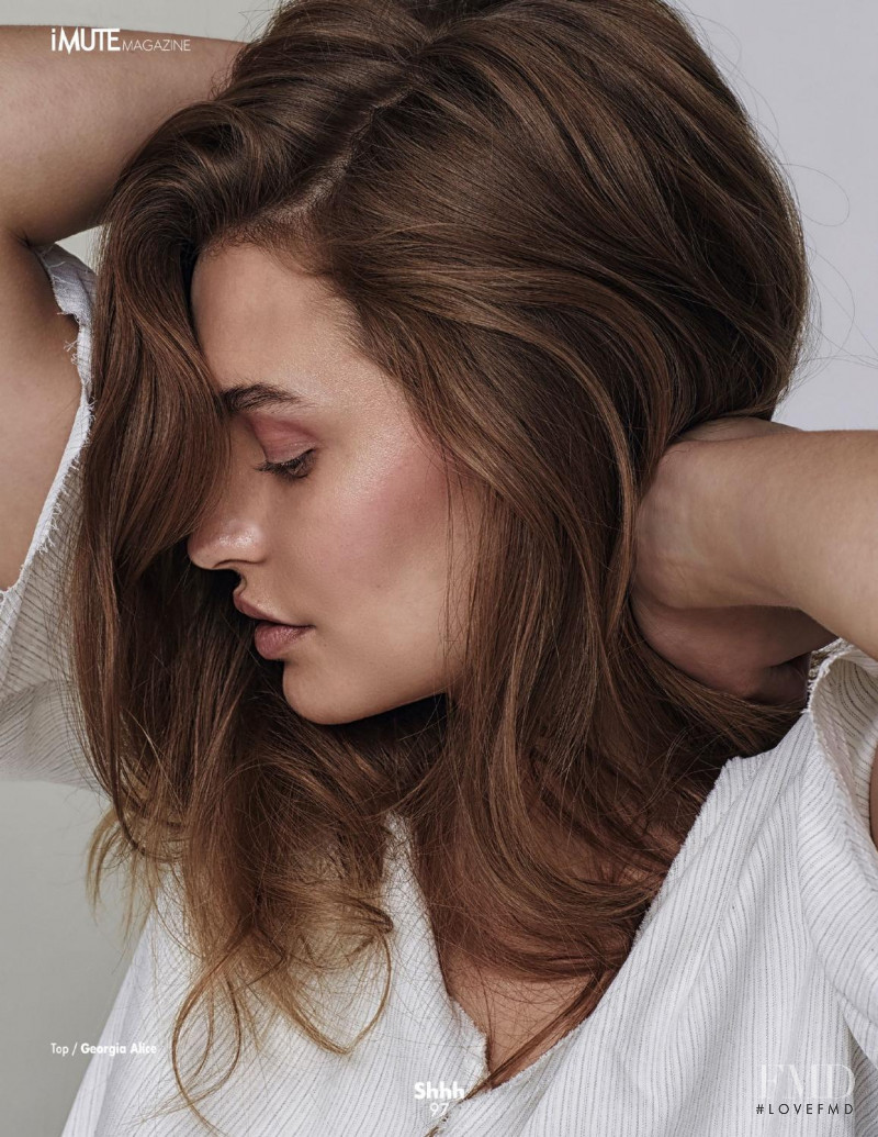 Roosmarijn de Kok featured in Clean Embrace, September 2015