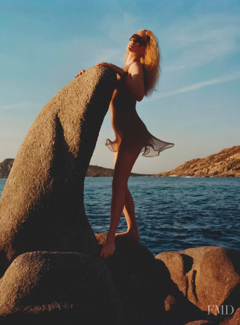 Raquel Zimmermann featured in Raquel en Saint-Tropez, June 2022