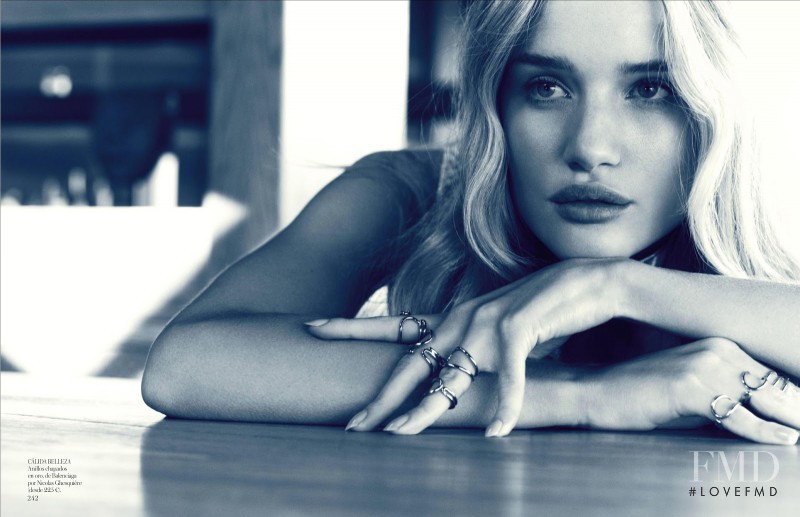 Rosie Huntington-Whiteley featured in Rosie Enamora, March 2013