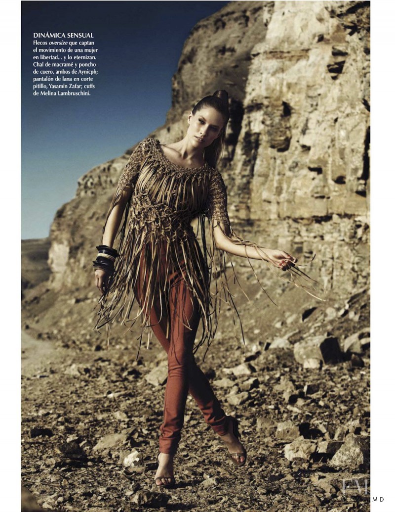 Astrid Hogsted featured in Fuerza de mar, September 2012