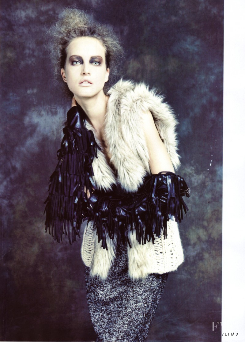 Mariana Idzkowska featured in Chic & Mix, November 2009