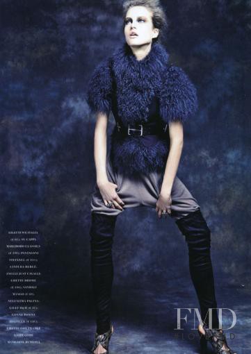 Mariana Idzkowska featured in Chic & Mix, November 2009