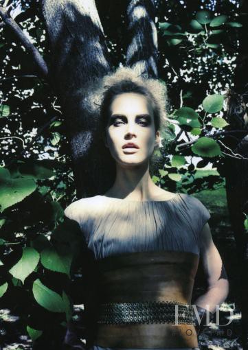 Mariana Idzkowska featured in Chic & Mix, November 2009