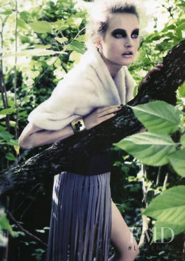 Mariana Idzkowska featured in Chic & Mix, November 2009