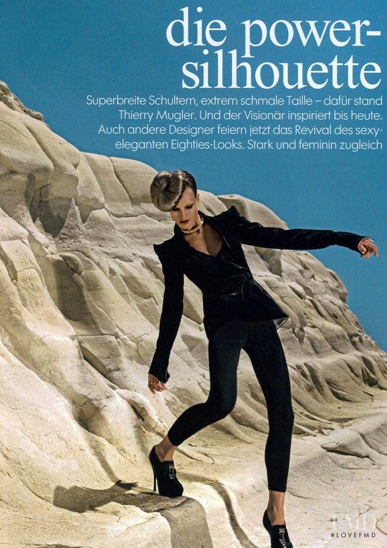 Mariana Idzkowska featured in Die Power-Silhouette, October 2009