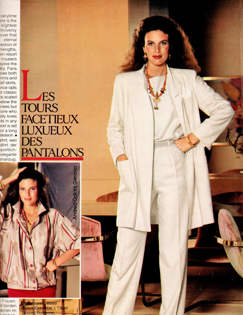 Le Tours Facetieux  Luxueux des Pantalons, April 1982