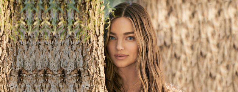 Miranda Kerr featured in Sentido y sostenibilidad, April 2020