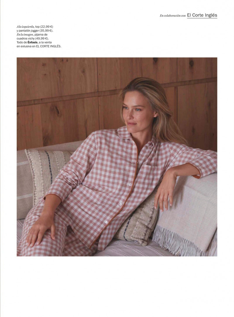 Bar Refaeli featured in Belleza interior, October 2022