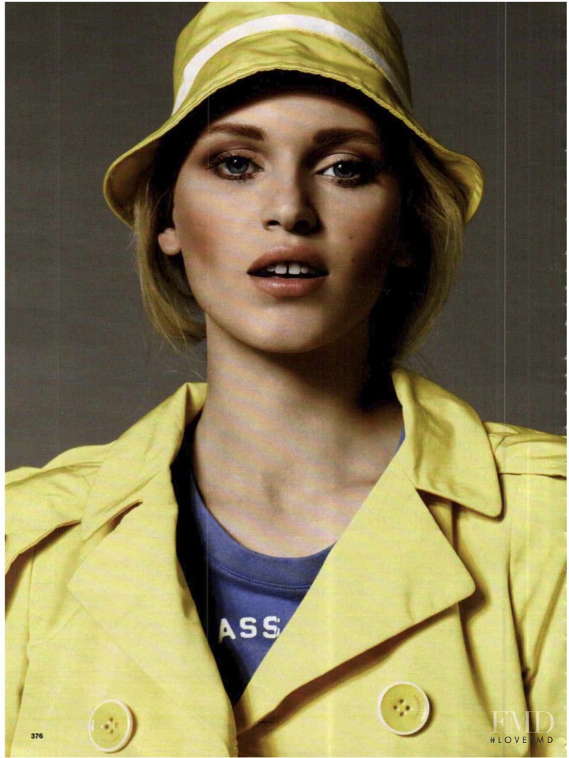 Valeria Dmitrienko featured in Icona Di Stile, April 2012