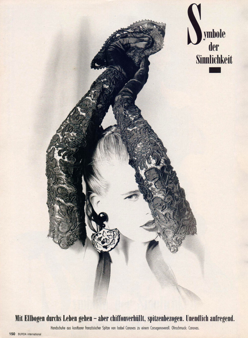 Claudia Schiffer featured in symbole der sinnlichkeit, January 1989