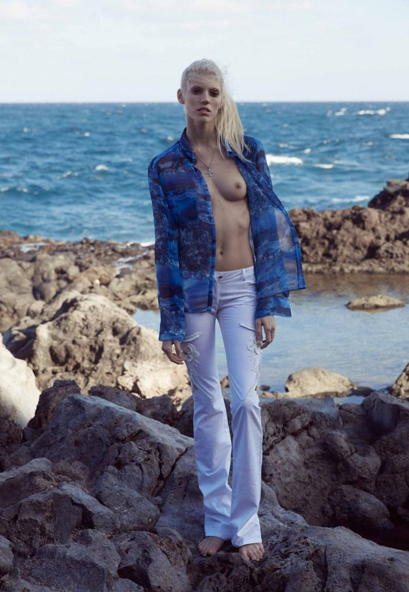 Devon Windsor featured in Devon Windsor, February 2014