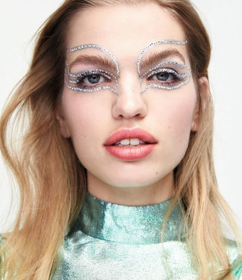 Daphne Groeneveld featured in Glanz Oder Gar Nicht, May 2022