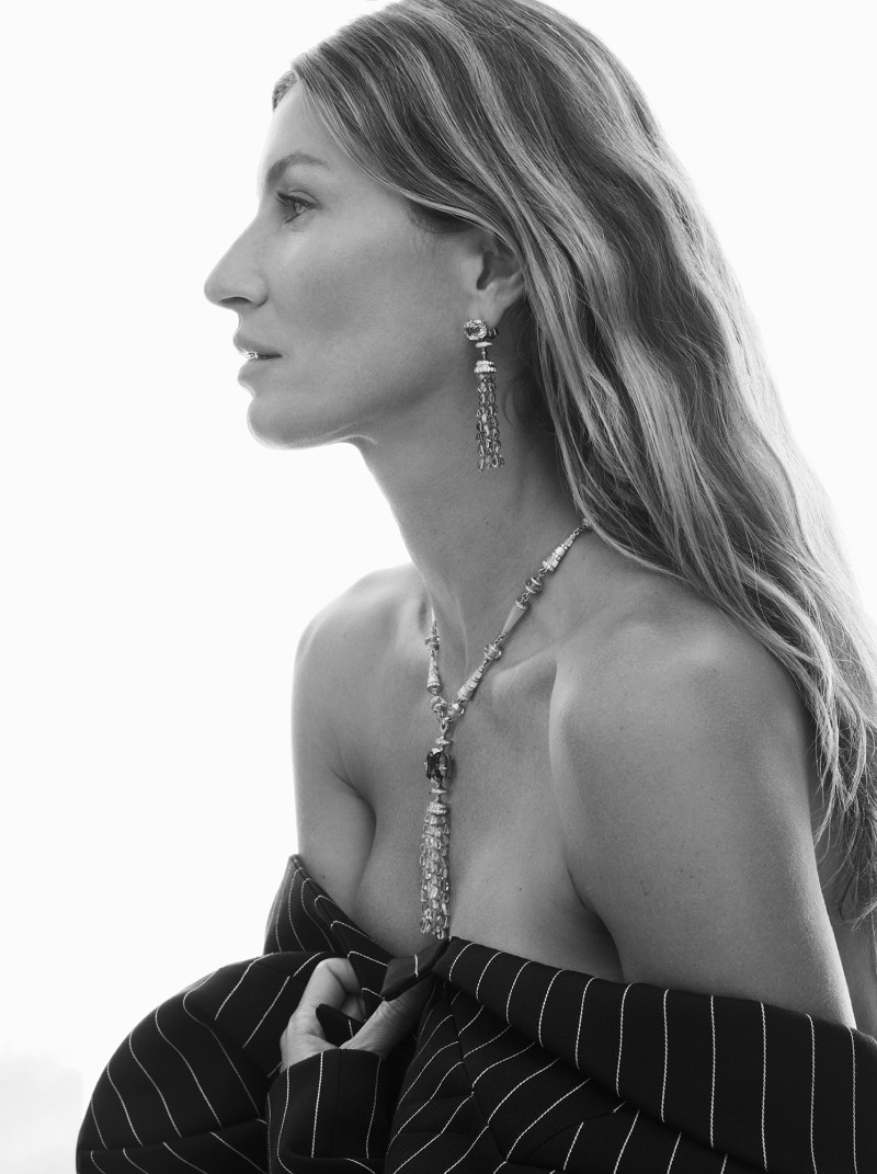 Gisele Bundchen featured in One of a kind with Gisele Bündchen, November 2022