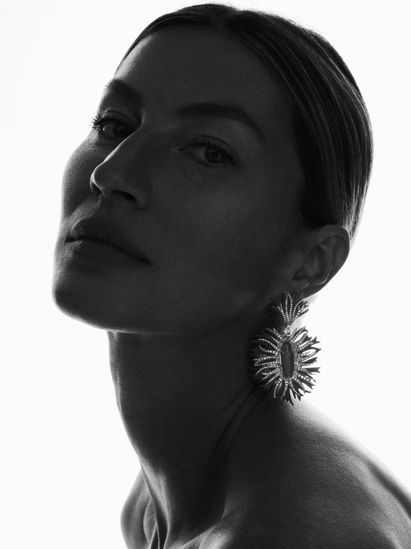 Gisele Bundchen featured in One of a kind with Gisele Bündchen, November 2022