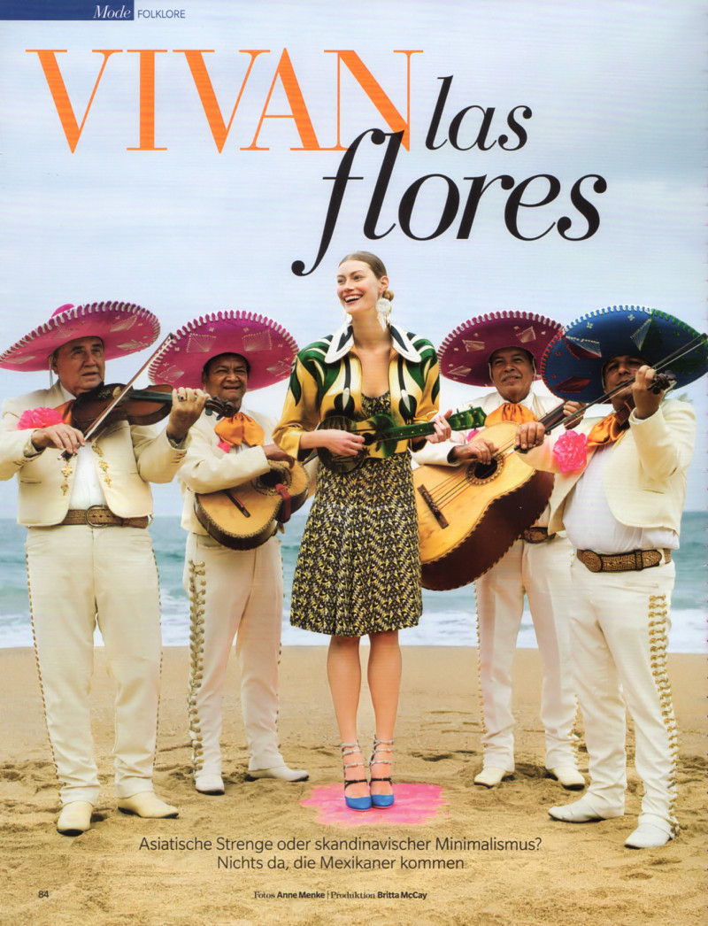 Alyssa Sutherland featured in VIVAN las flores, May 2001