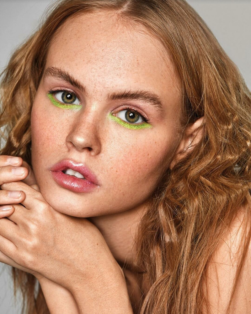 Anastasiya Scheglova featured in Beauty, December 2018