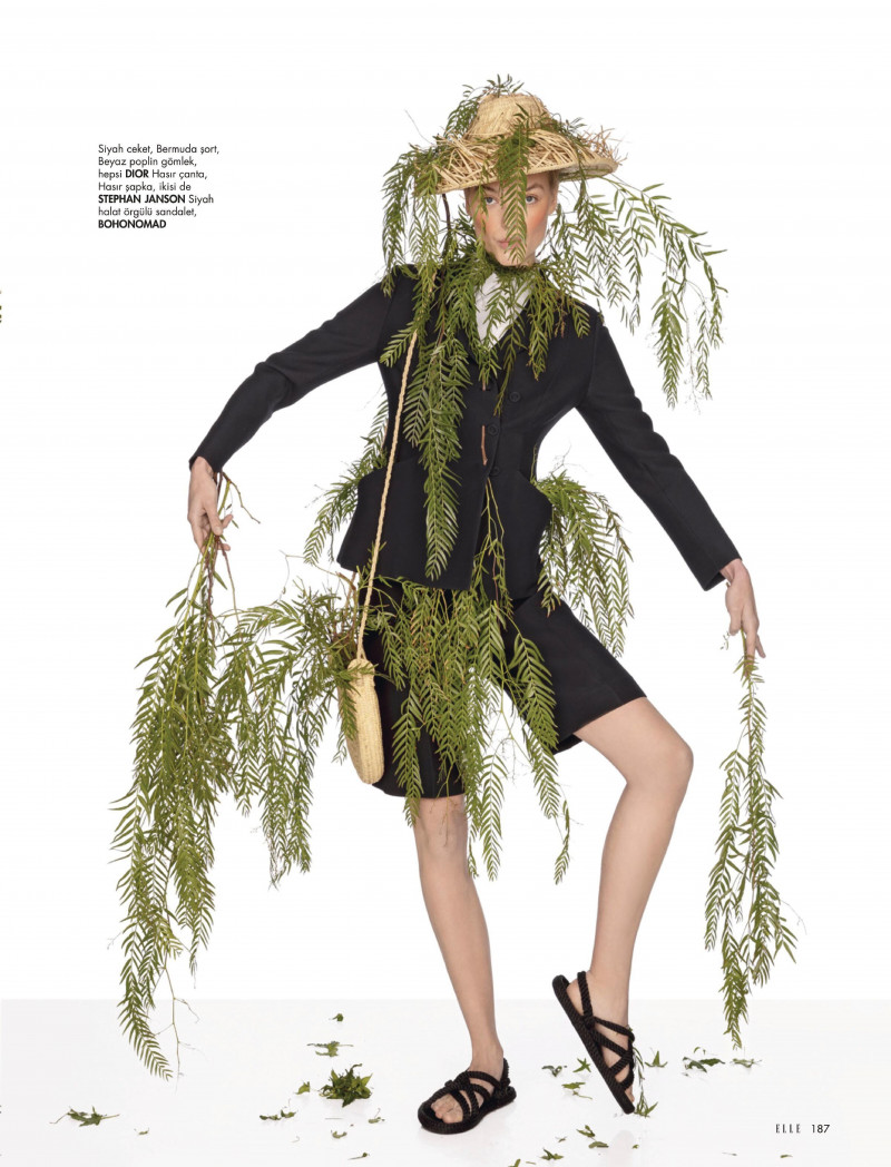 Roos Abels featured in Yemyesil Moda, May 2022