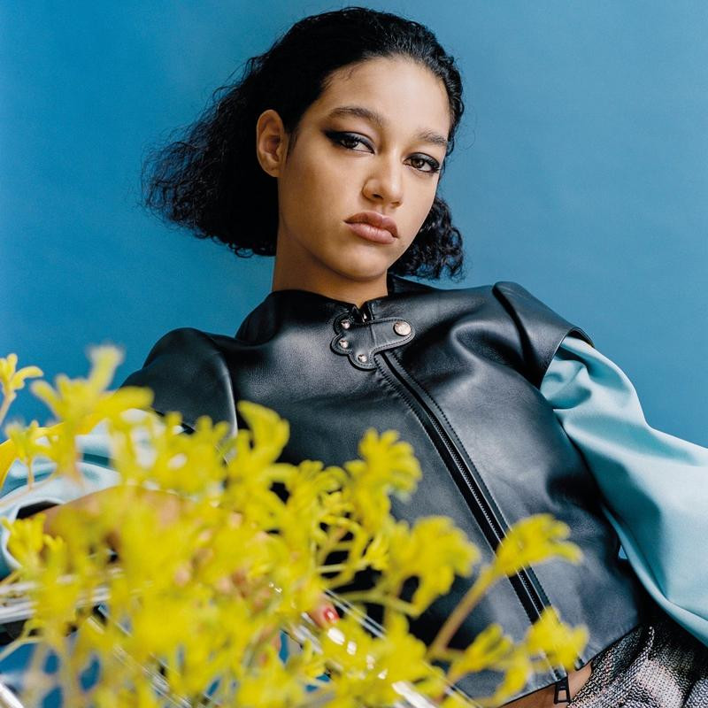 Damaris Goddrie featured in Damaris Goddrie, December 2017