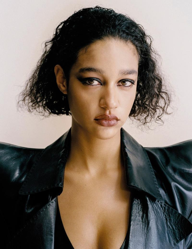 Damaris Goddrie featured in Damaris Goddrie, December 2017