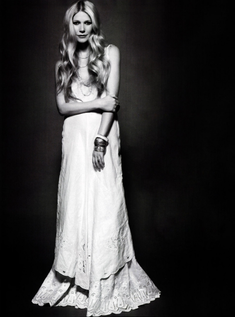 Gwyneth Paltrow featured in Ha Pasado Un Angel, March 2007
