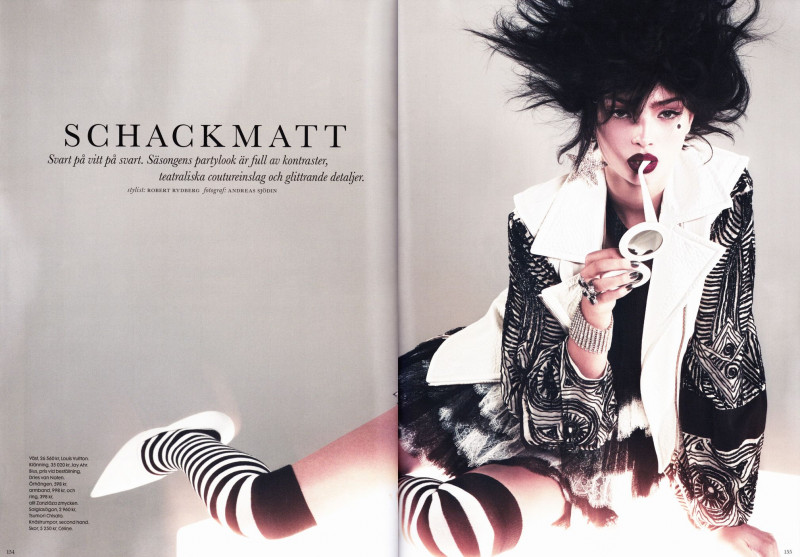 Moa Aberg featured in Schackmatt, December 2011