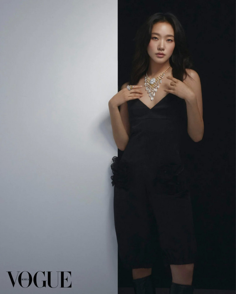 Common points between Kim Go-eun and Tweed De Chanel, September 2023